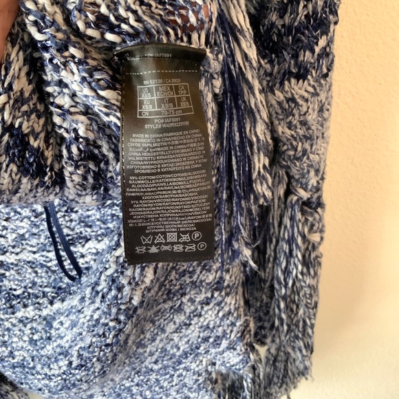 LIKE NEW! Guess Fringe Western Bohemian Sweater Size XS/SM - Picture 8 of 10